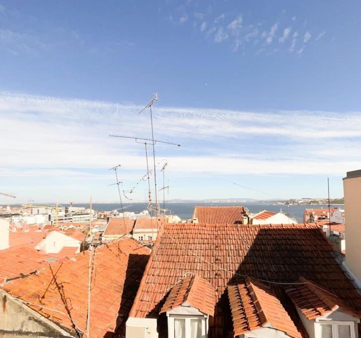 Sun River View Balcony Apartment Lisbon